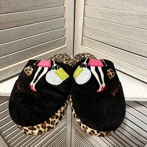 Maidenform•Shop Til You Drop Fluffy Slippers•11